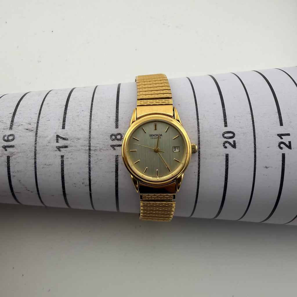 Sekonda 1624 Vintage Style Gold Tone Quartz Date Watch 27mm Stretch Bracelet (Fully Tested and working)- £15.00