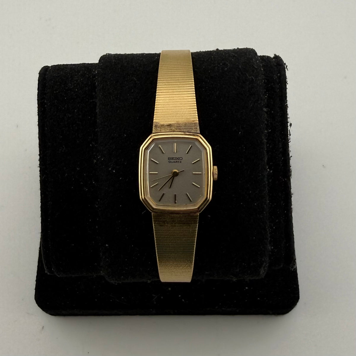 Vintage Seiko 1421-5610 Ladies Gold Tone Quartz Watch October 1981 20mm (Fully Tested and working)- £35.00
