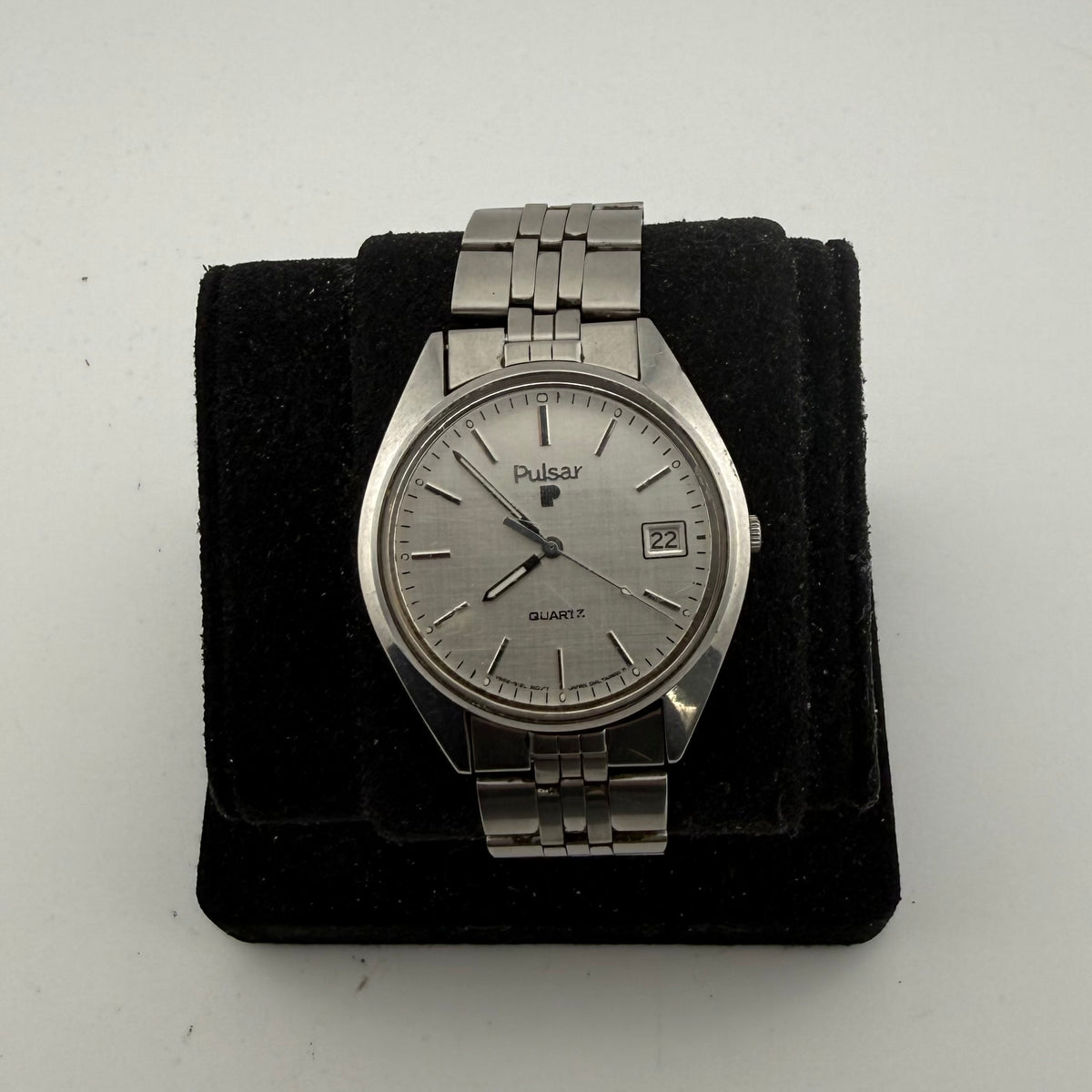 Vintage Pulsar Y562-812L Gents Quartz Silver Dial Date Watch Fully Tested and Working- £35.00