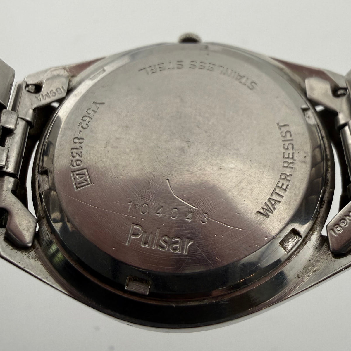Vintage Pulsar Y562-812L Gents Quartz Silver Dial Date Watch Fully Tested and Working- £35.00