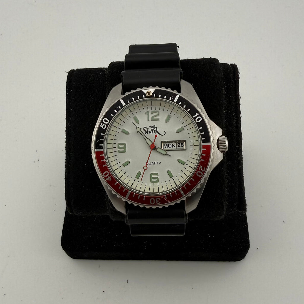 Vintage Shark 200M Diver Quartz Day Date Pepsi Style Bezel Men’s Watch 46mm- £70.00