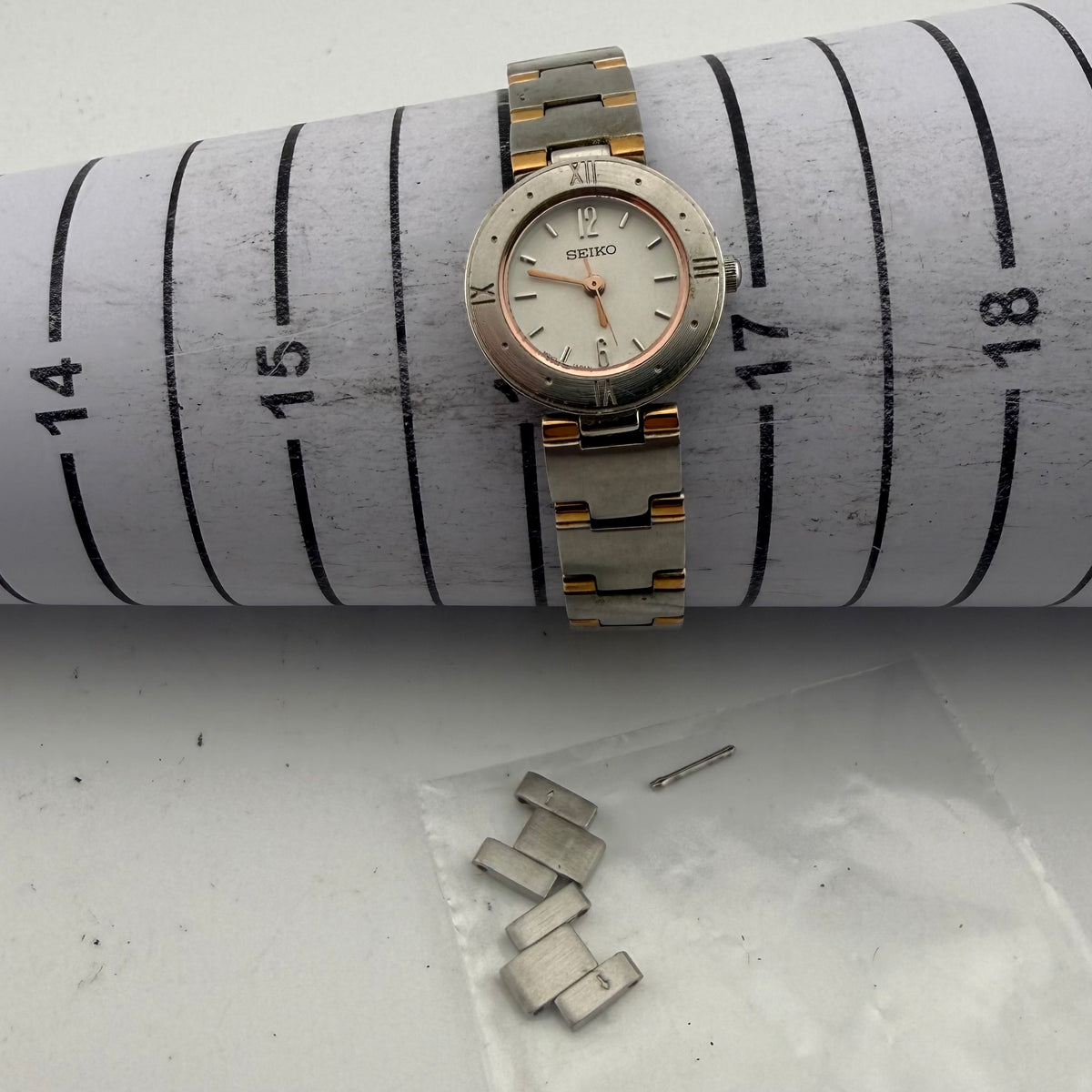 SEIKO Ladies 1N01-0AV0 Two Tone Quartz Watch (Fully Tested and Working)- £45.00
