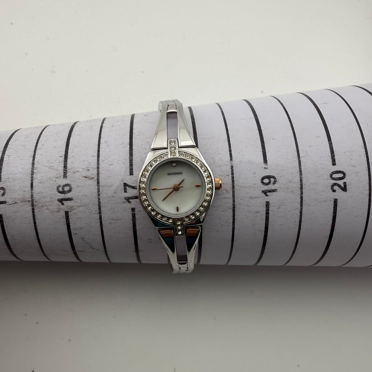 Sekonda 2004 AHT Ladies Crystal Set Silver Tone Quartz Watch Fully Tested and Working- £15.00