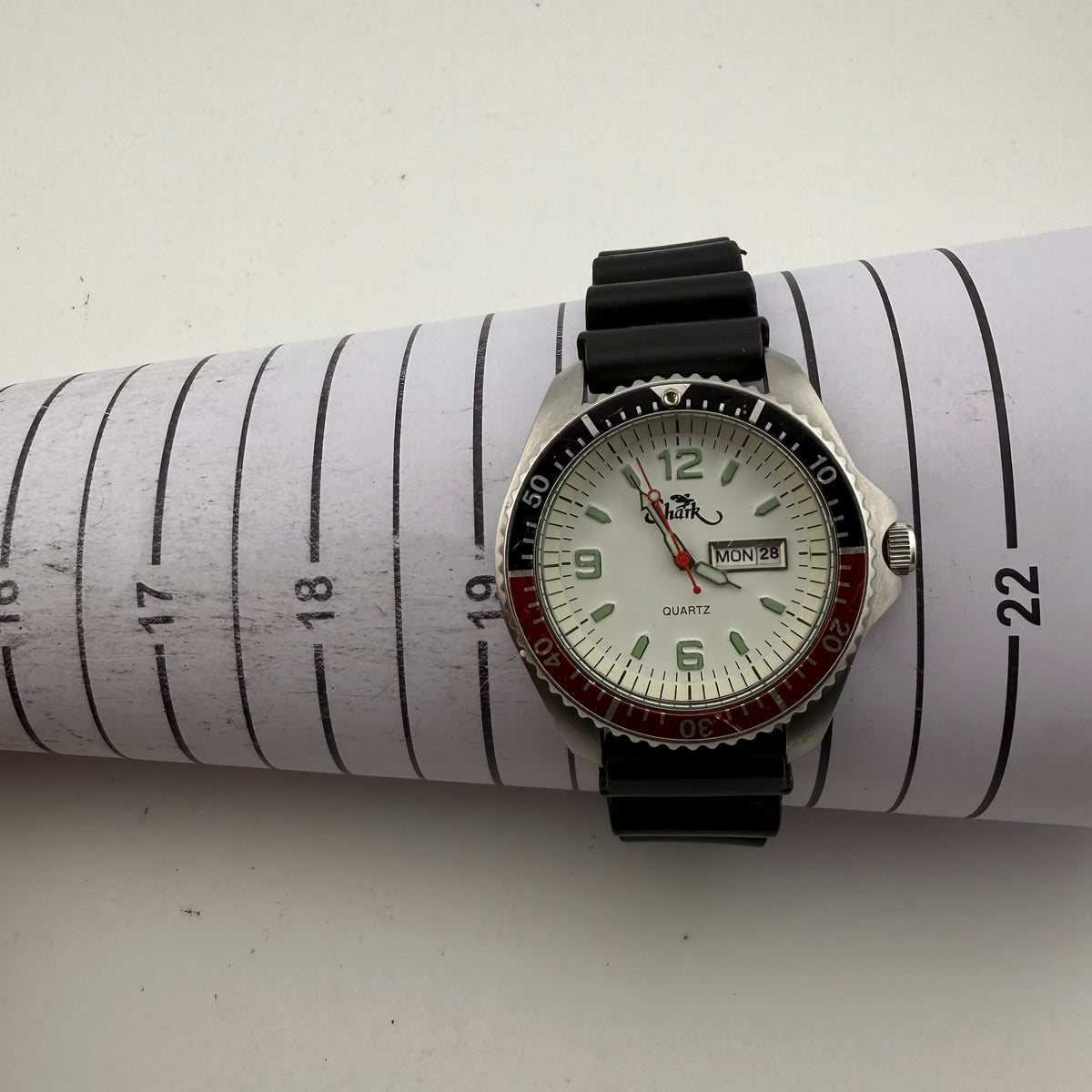 Vintage Shark 200M Diver Quartz Day Date Pepsi Style Bezel Men’s Watch 46mm- £70.00