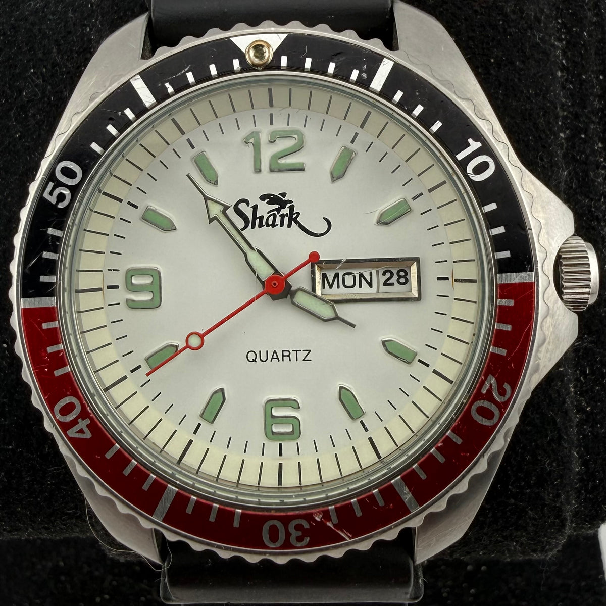 Vintage Shark 200M Diver Quartz Day Date Pepsi Style Bezel Men’s Watch 46mm- £70.00