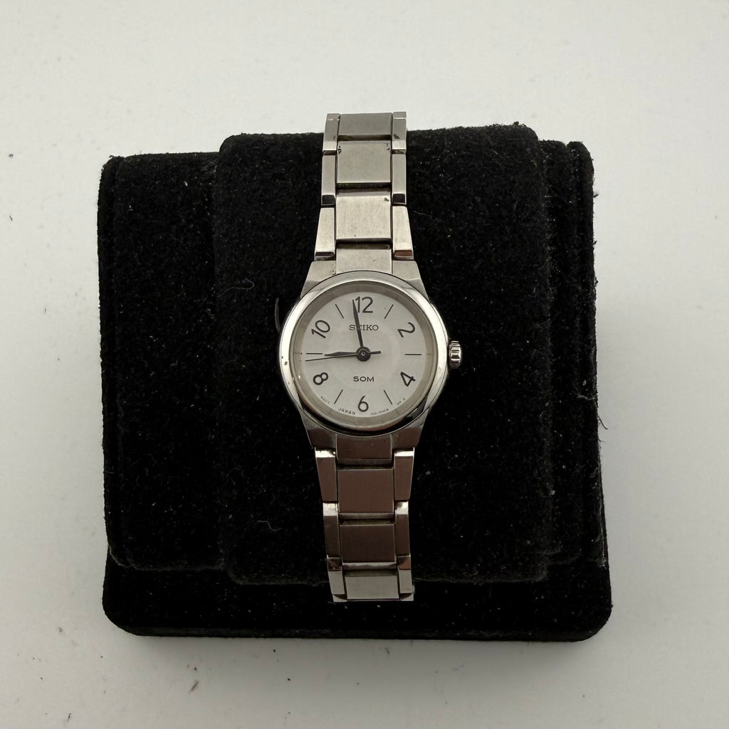 Seiko Ladies 1N01-0GP0 Silver Dial Quartz Bracelet Watch Fully Tested and Working- £40.00