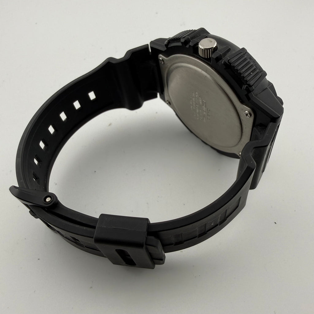 Casio MCW-200H 5490 Gents Chronograph 100M Black Sports Watch (Fully tested and Working)- £35.00