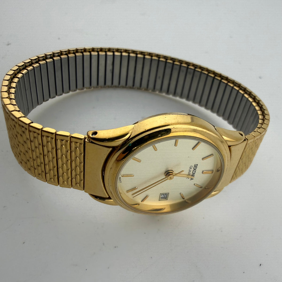 Sekonda 1624 Vintage Style Gold Tone Quartz Date Watch 27mm Stretch Bracelet (Fully Tested and working)- £15.00