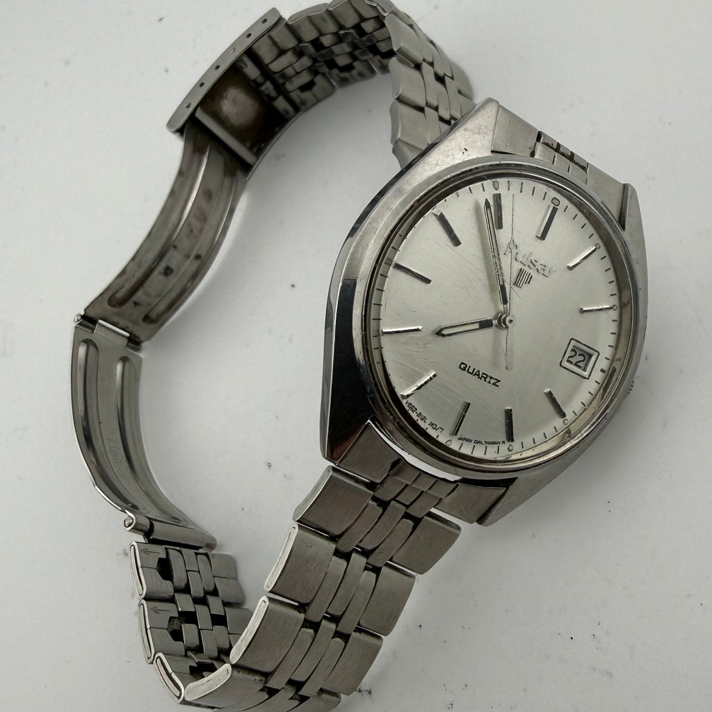 Vintage Pulsar Y562-812L Gents Quartz Silver Dial Date Watch Fully Tested and Working- £35.00