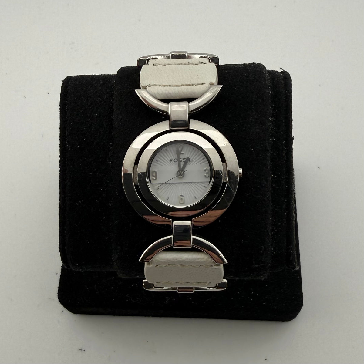 Fossil F2 ES-1977 Ladies White Leather Watch Trade Bargain (Fully Tested and working)- £10.00
