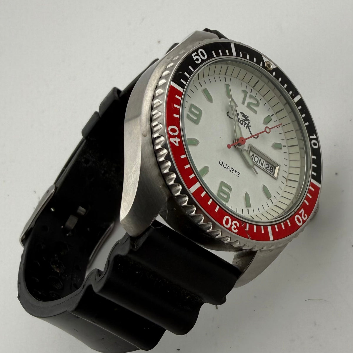Vintage Shark 200M Diver Quartz Day Date Pepsi Style Bezel Men’s Watch 46mm- £70.00