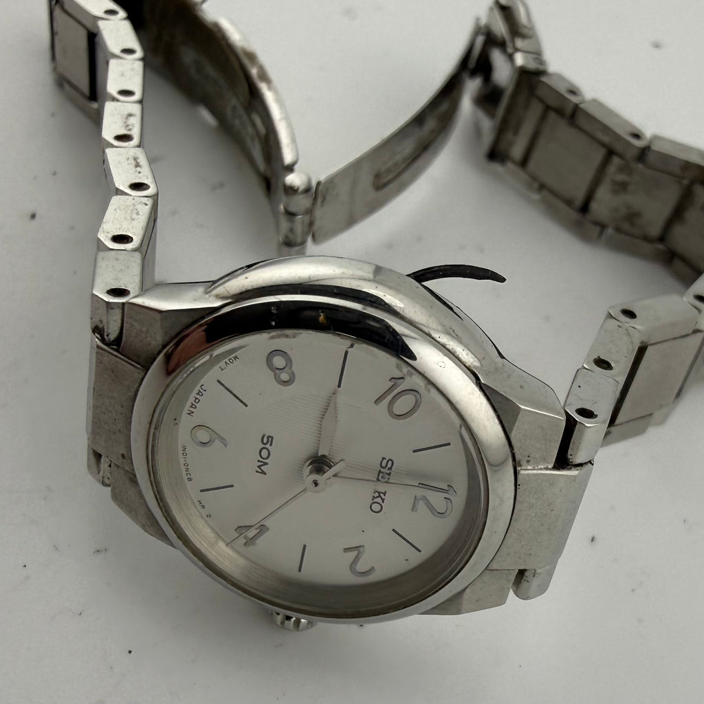 Seiko Ladies 1N01-0GP0 Silver Dial Quartz Bracelet Watch Fully Tested and Working- £40.00