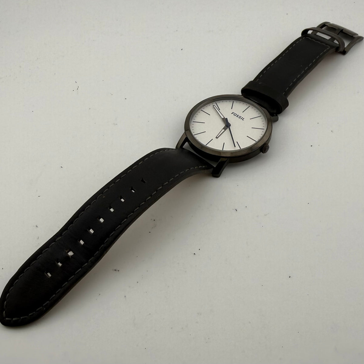 Fossil BQ2349 Men’s Minimalist Quartz Watch White Dial Blue Hands Leather Strap 46mm- £35.00
