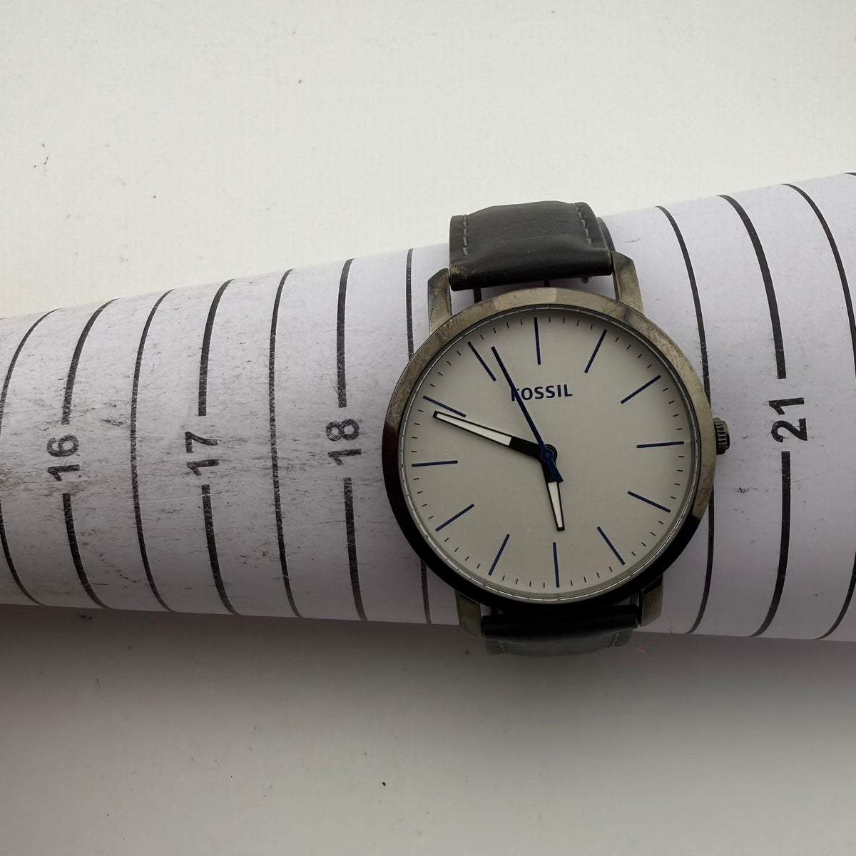 Fossil BQ2349 Men’s Minimalist Quartz Watch White Dial Blue Hands Leather Strap 46mm- £35.00