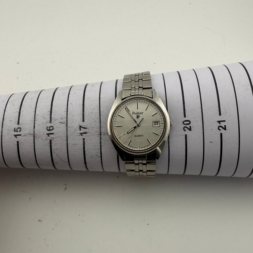 Vintage Pulsar Y562-812L Gents Quartz Silver Dial Date Watch Fully Tested and Working- £35.00