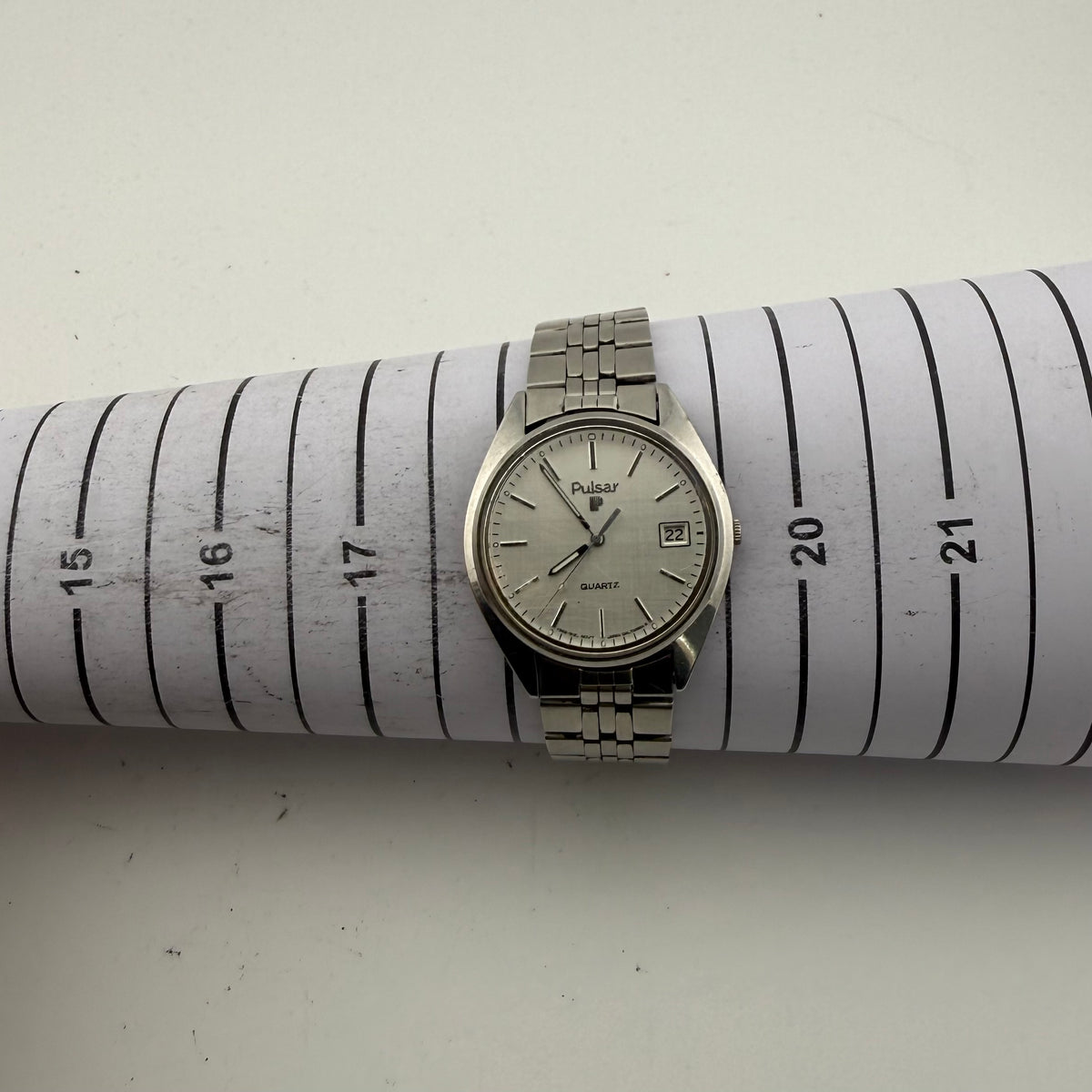 Vintage Pulsar Y562-812L Gents Quartz Silver Dial Date Watch Fully Tested and Working- £35.00