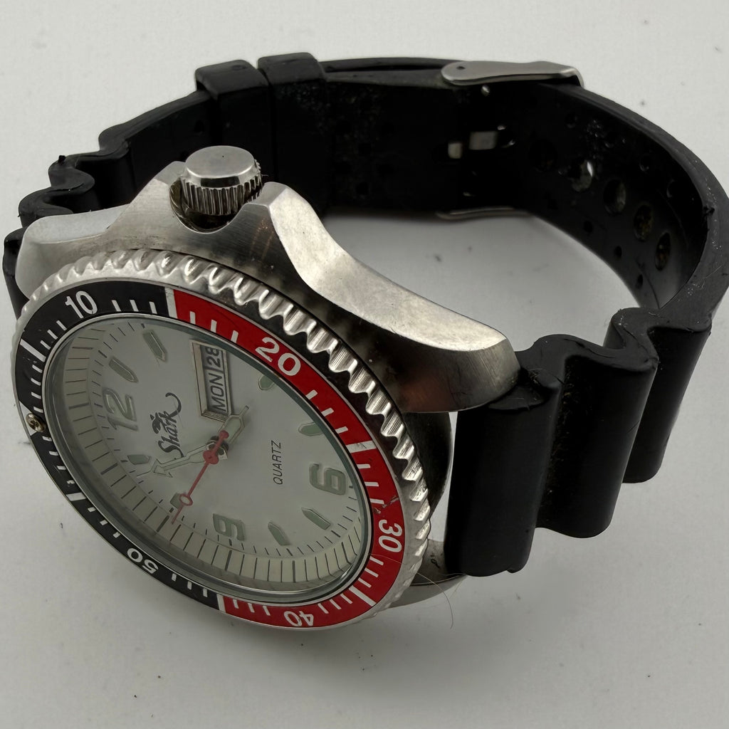 Vintage Shark 200M Diver Quartz Day Date Pepsi Style Bezel Men’s Watch 46mm- £70.00