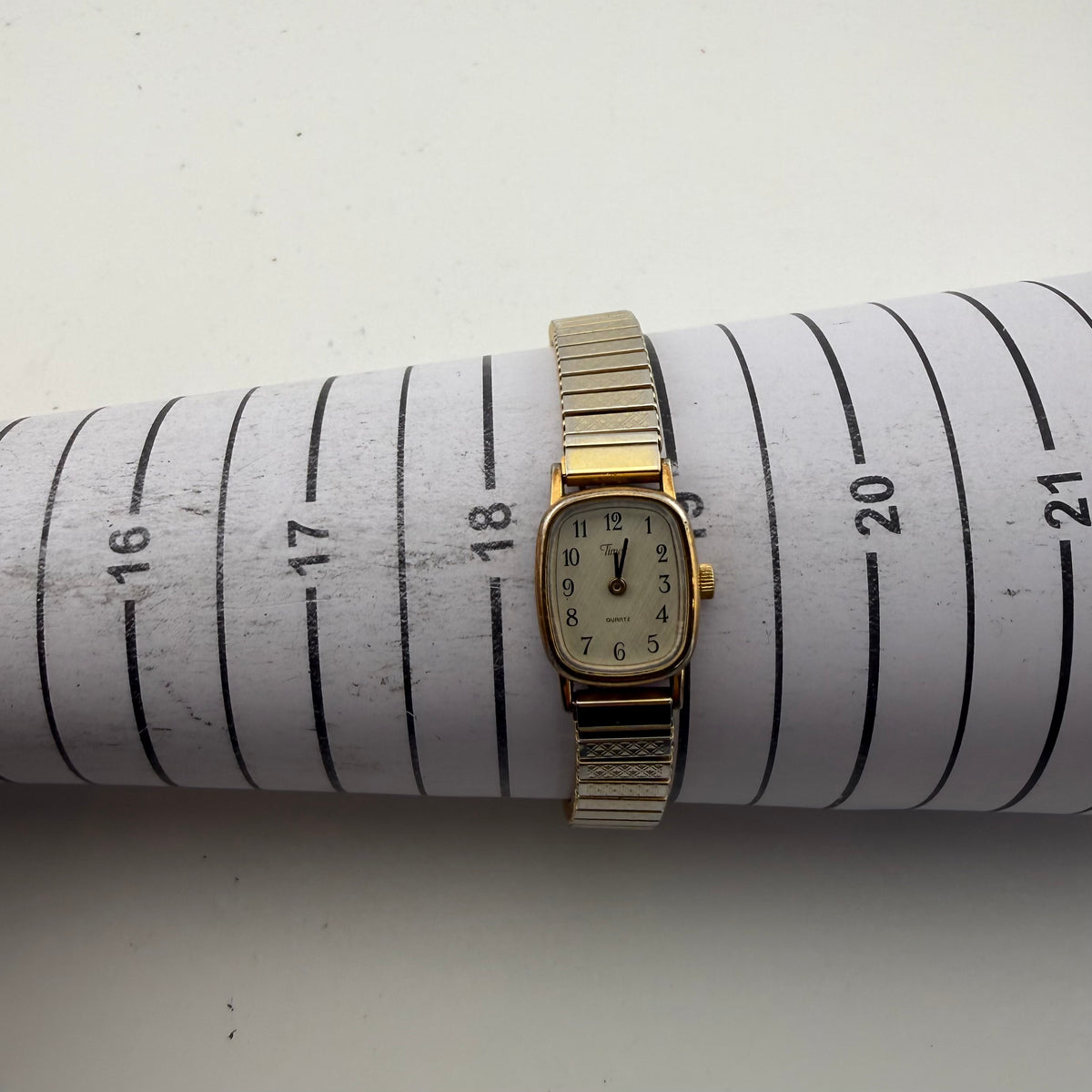 Vintage Timex T65 Ladies Gold Tone Quartz Watch Expansion Bracelet Fully Tested and Working- £10.00