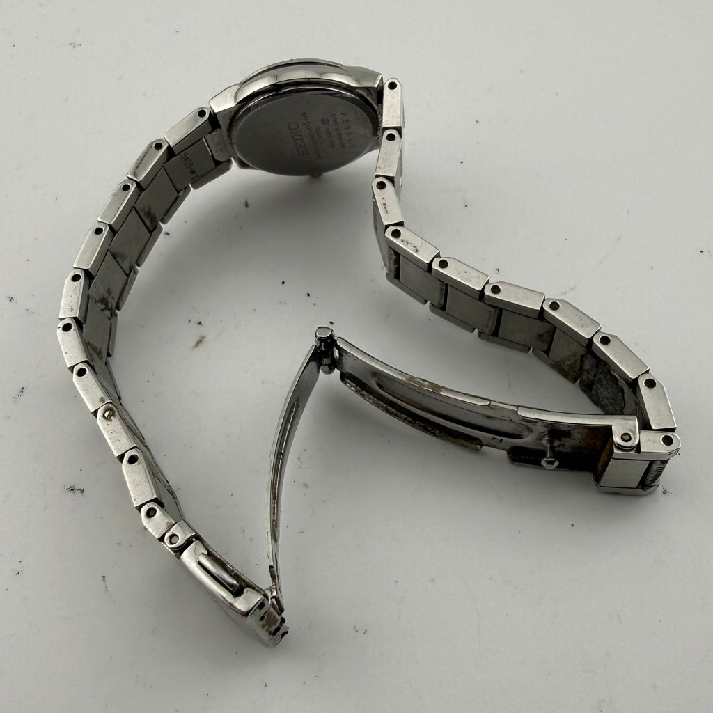 Seiko Ladies 1N01-0GP0 Silver Dial Quartz Bracelet Watch Fully Tested and Working- £40.00