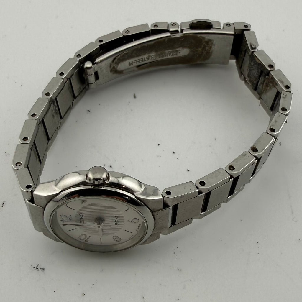 Seiko Ladies 1N01-0GP0 Silver Dial Quartz Bracelet Watch Fully Tested and Working- £40.00