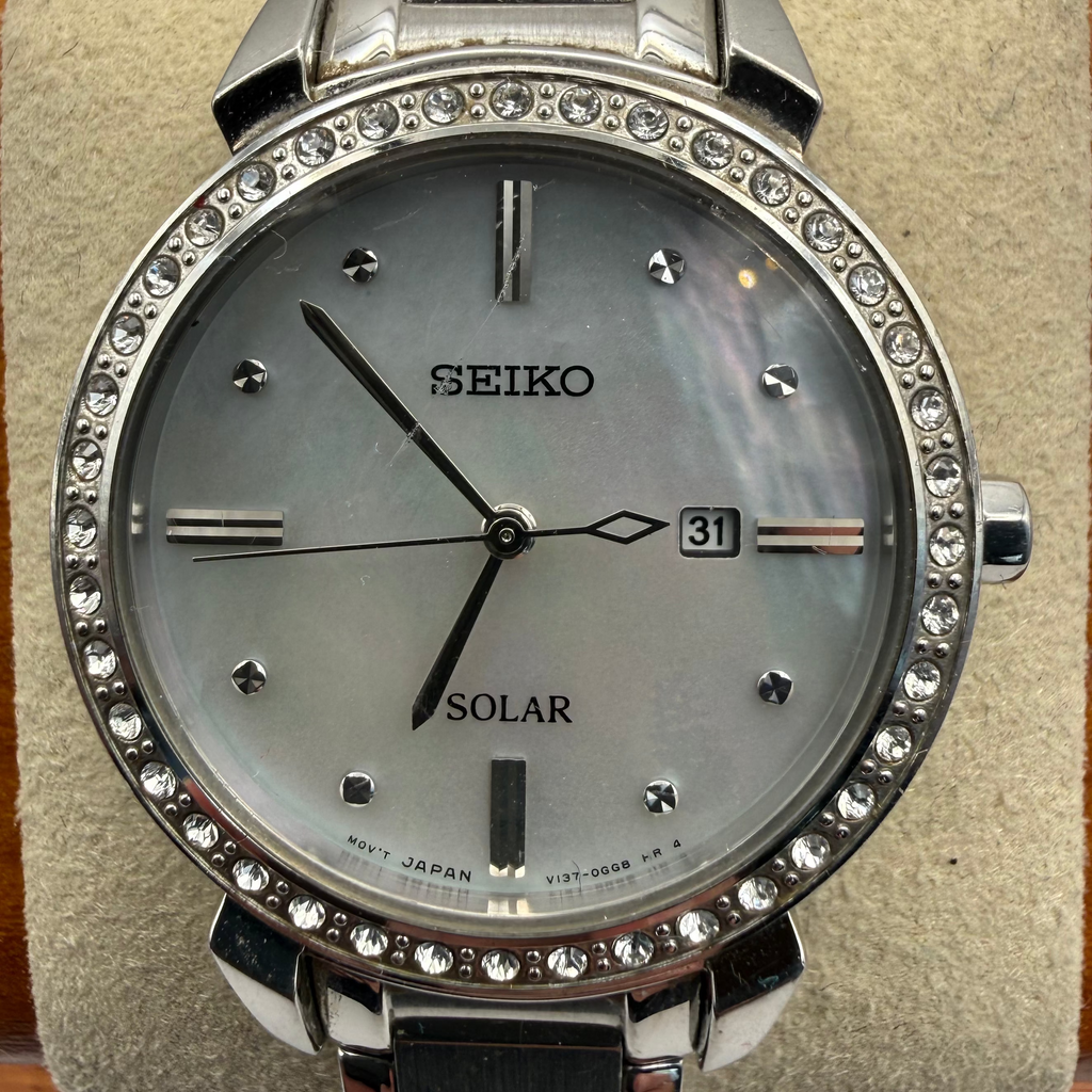 Seiko Solar V137-0G68 Ladies Mother of Pearl Crystal Bezel Watch Full Set- £100.00