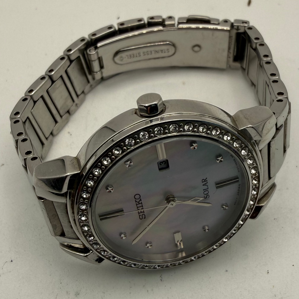 Seiko Solar V137-0G68 Ladies Mother of Pearl Crystal Bezel Watch Full Set- £100.00