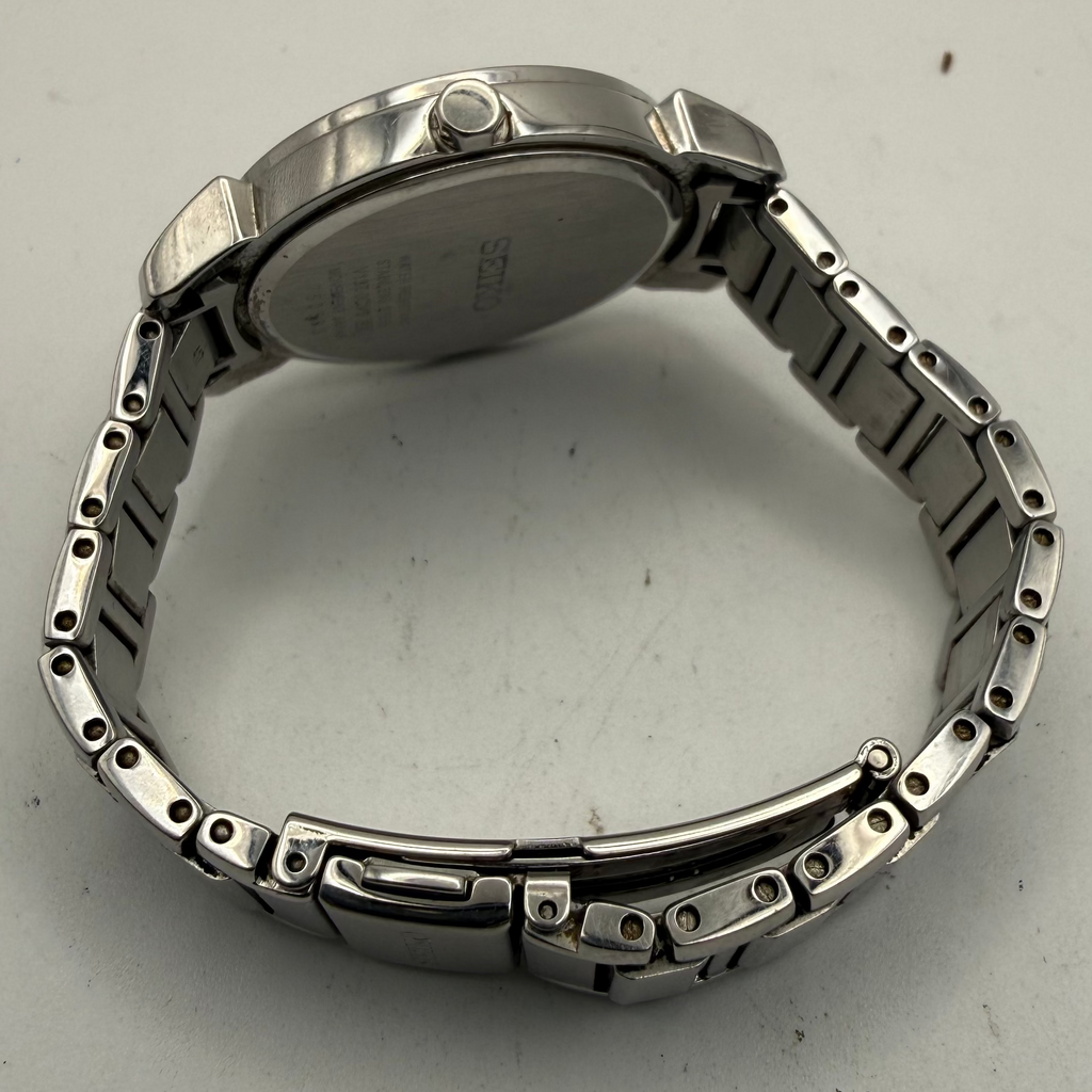 Seiko Solar V137-0G68 Ladies Mother of Pearl Crystal Bezel Watch Full Set- £100.00