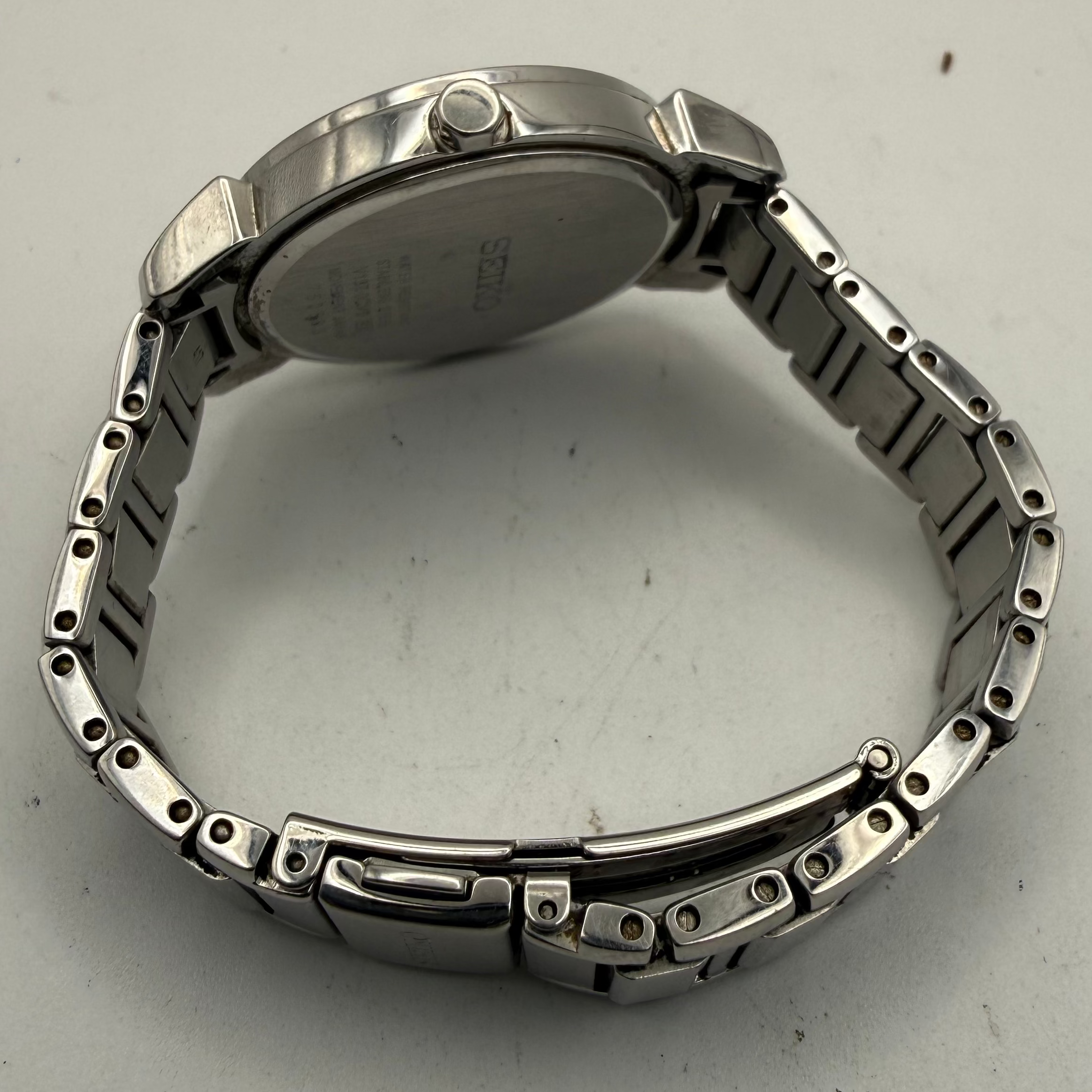 Seiko Solar V137-0G68 Ladies Mother of Pearl Crystal Bezel Watch Full Set- £100.00