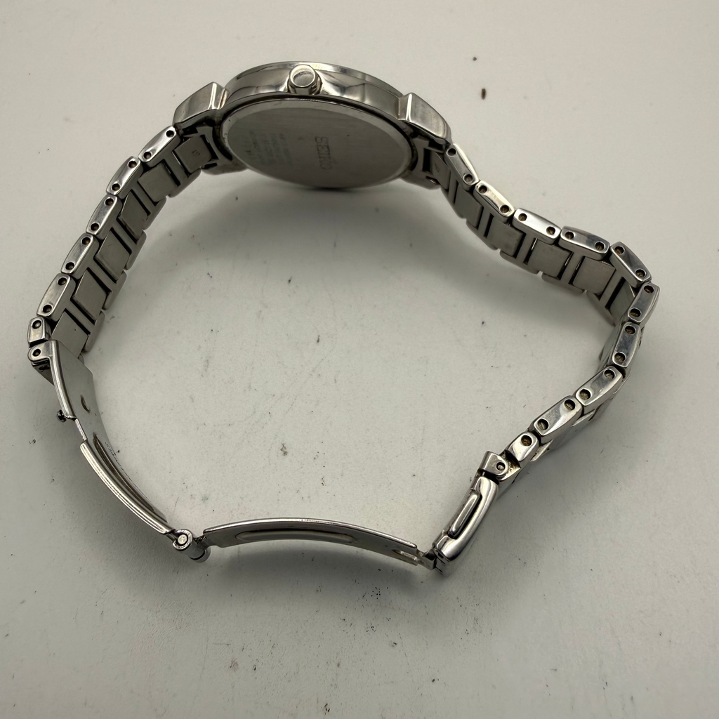Seiko Solar V137-0G68 Ladies Mother of Pearl Crystal Bezel Watch Full Set- £100.00