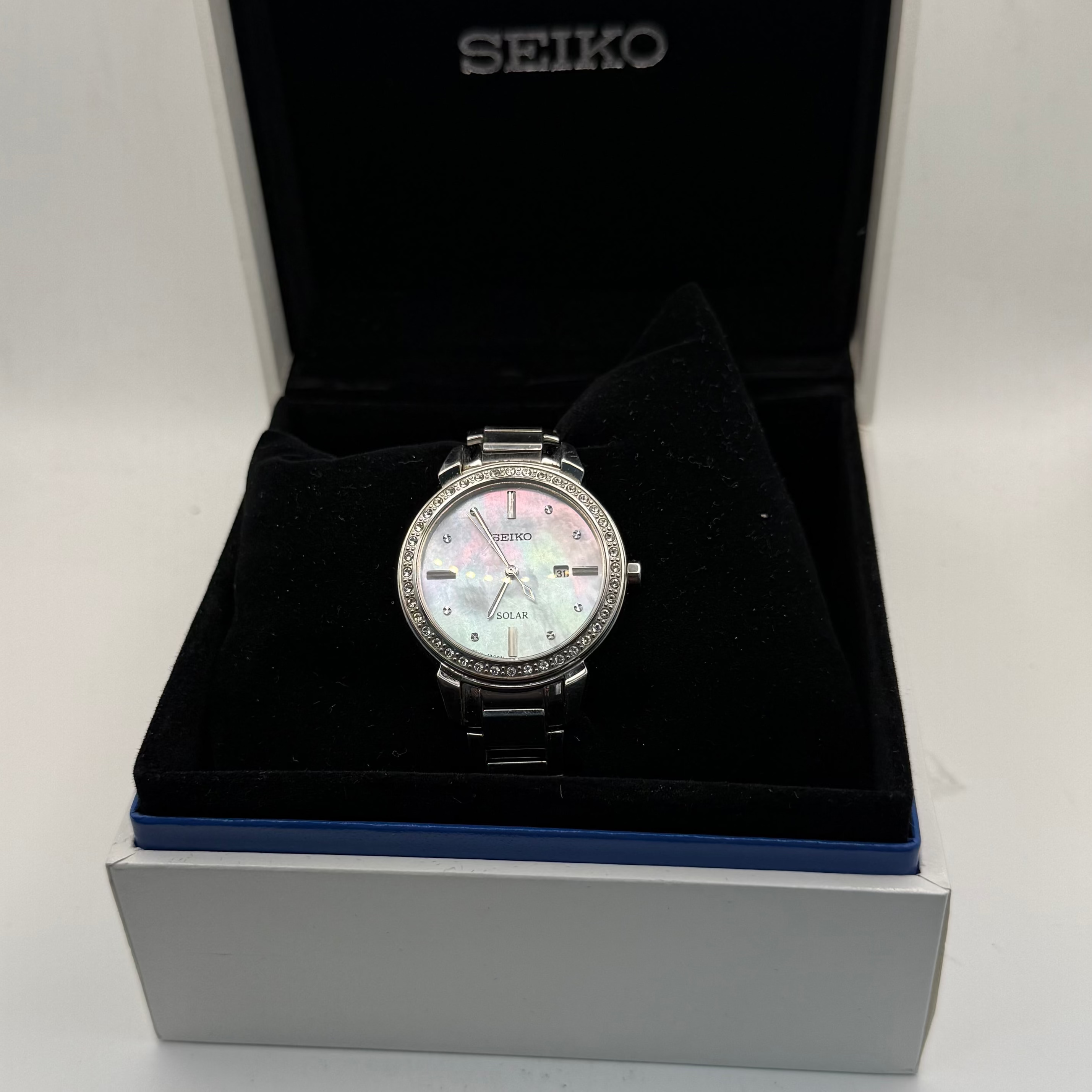 Seiko Solar V137-0G68 Ladies Mother of Pearl Crystal Bezel Watch Full Set- £100.00