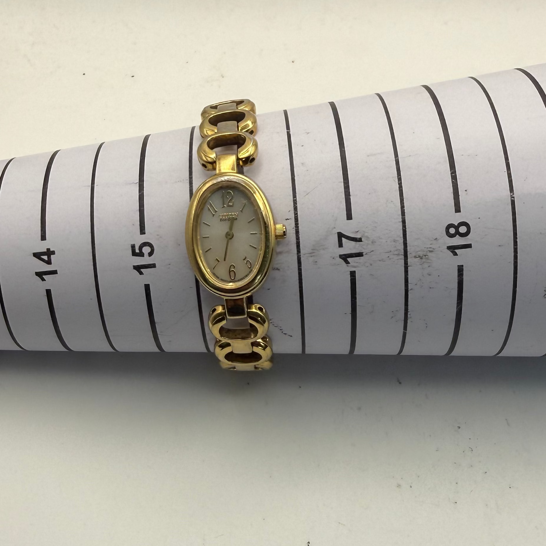 Citizen Eco-Drive B023-K002793 Ladies Gold Tone Oval Bracelet Watch (Fully Tested and Working)- £35.00