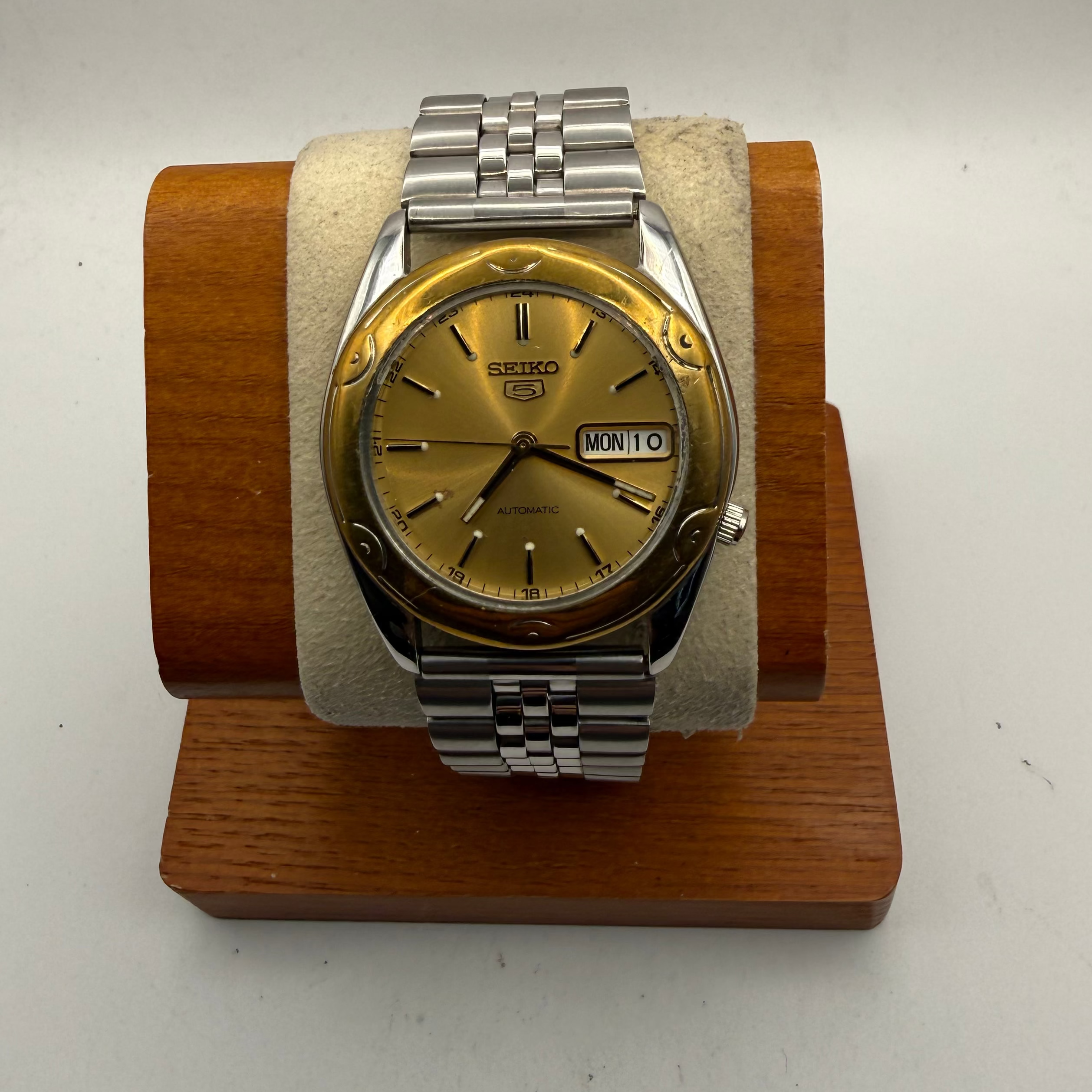 Seiko 5 Automatic Gold Dial Day-Date-£89.99