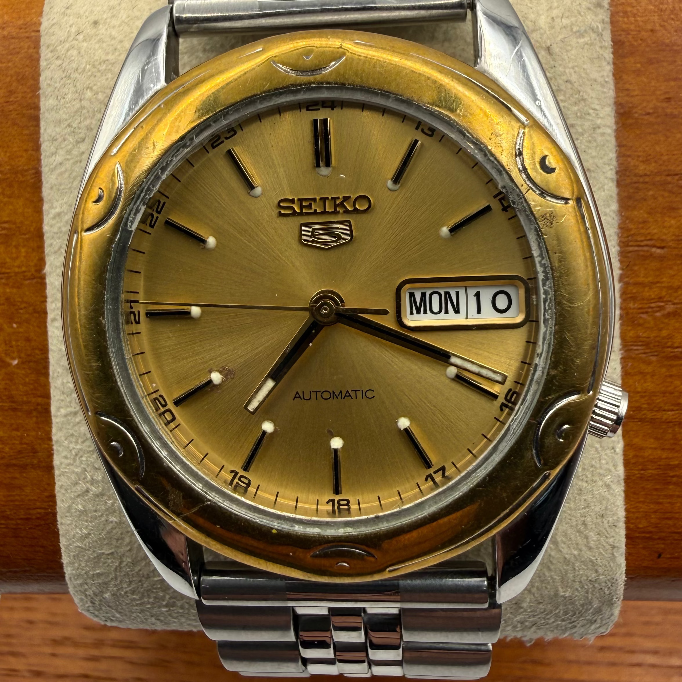 Seiko 5 Automatic Gold Dial Day-Date-£89.99