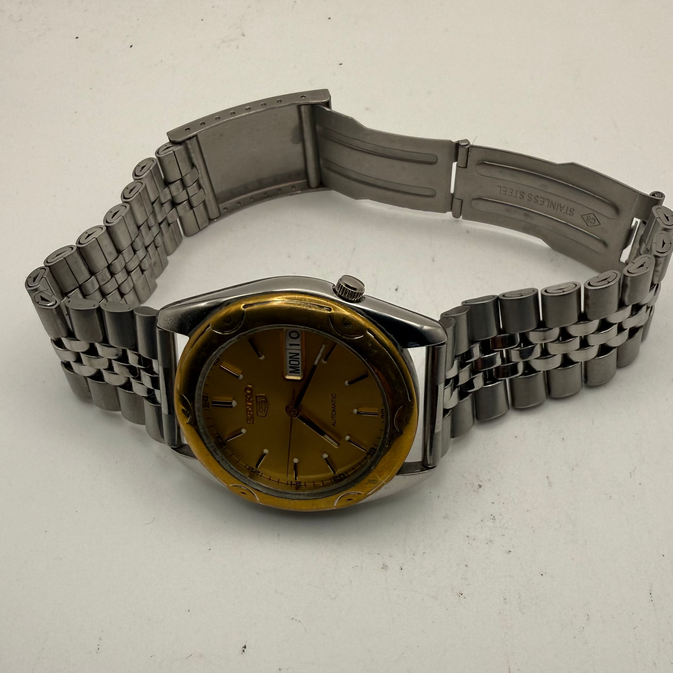 Seiko 5 Automatic Gold Dial Day-Date-£89.99