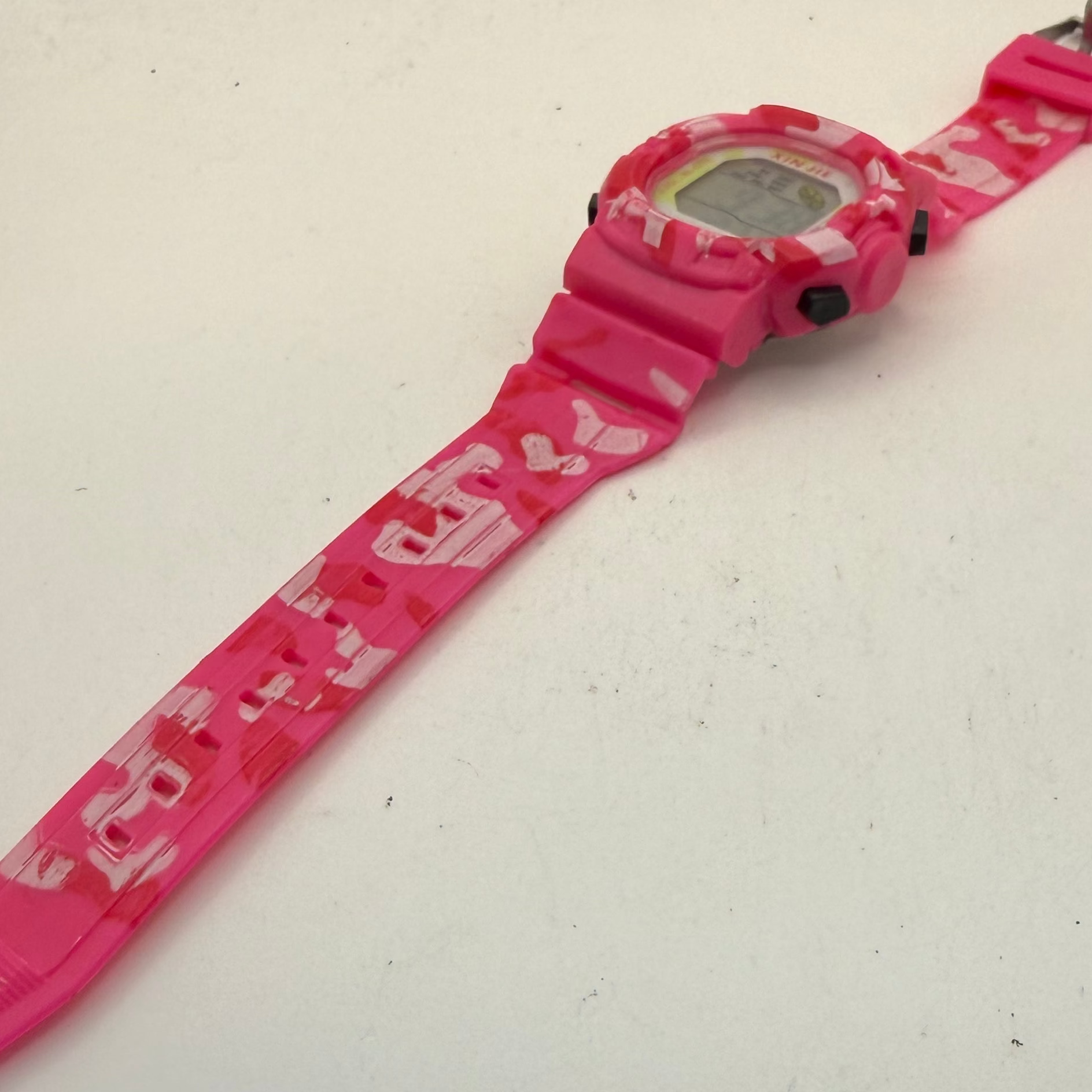 XINJIE Digital Camouflage Children's Youth Watch Pink White 39.5mm- £5.00