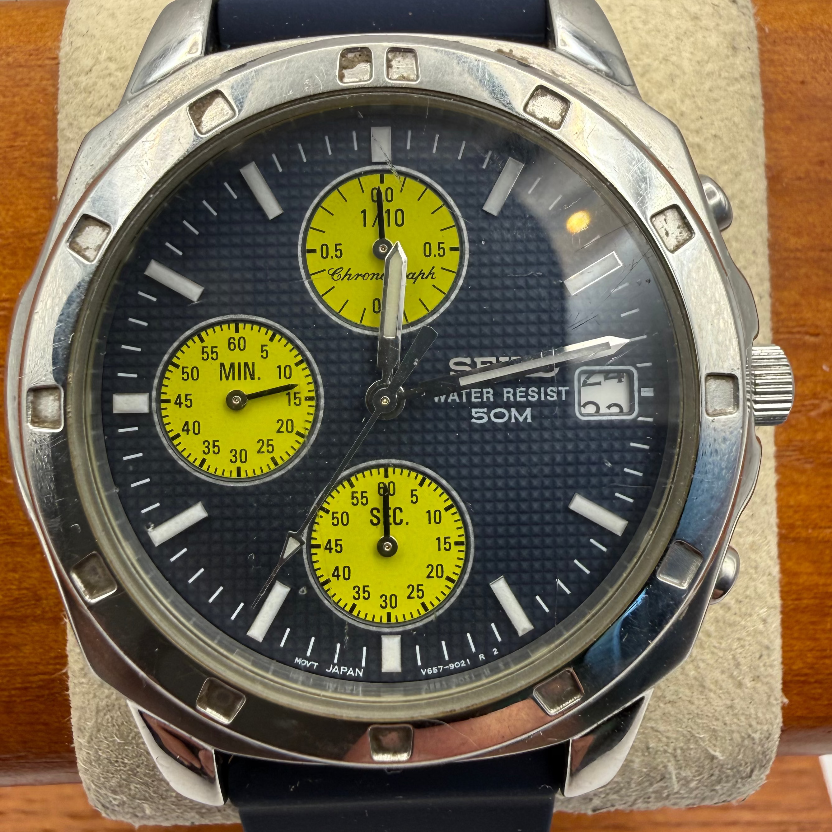 Seiko Chronograph V657-9010 Blue Dial Yellow Sub-Dials 42mm Quartz Watch- £120.00