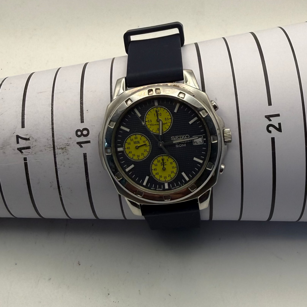 Seiko Chronograph V657-9010 Blue Dial Yellow Sub-Dials 42mm Quartz Watch- £120.00