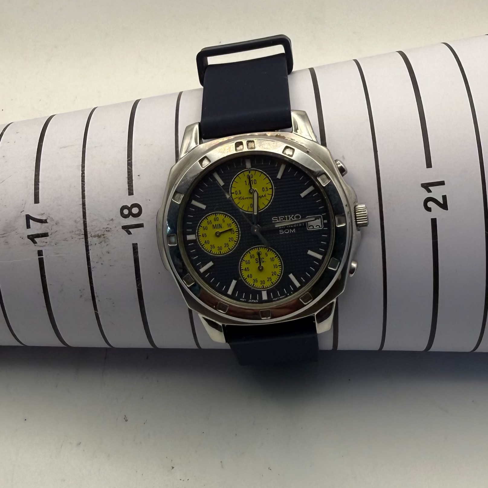 Seiko Chronograph V657-9010 Blue Dial Yellow Sub-Dials 42mm Quartz Watch- £120.00