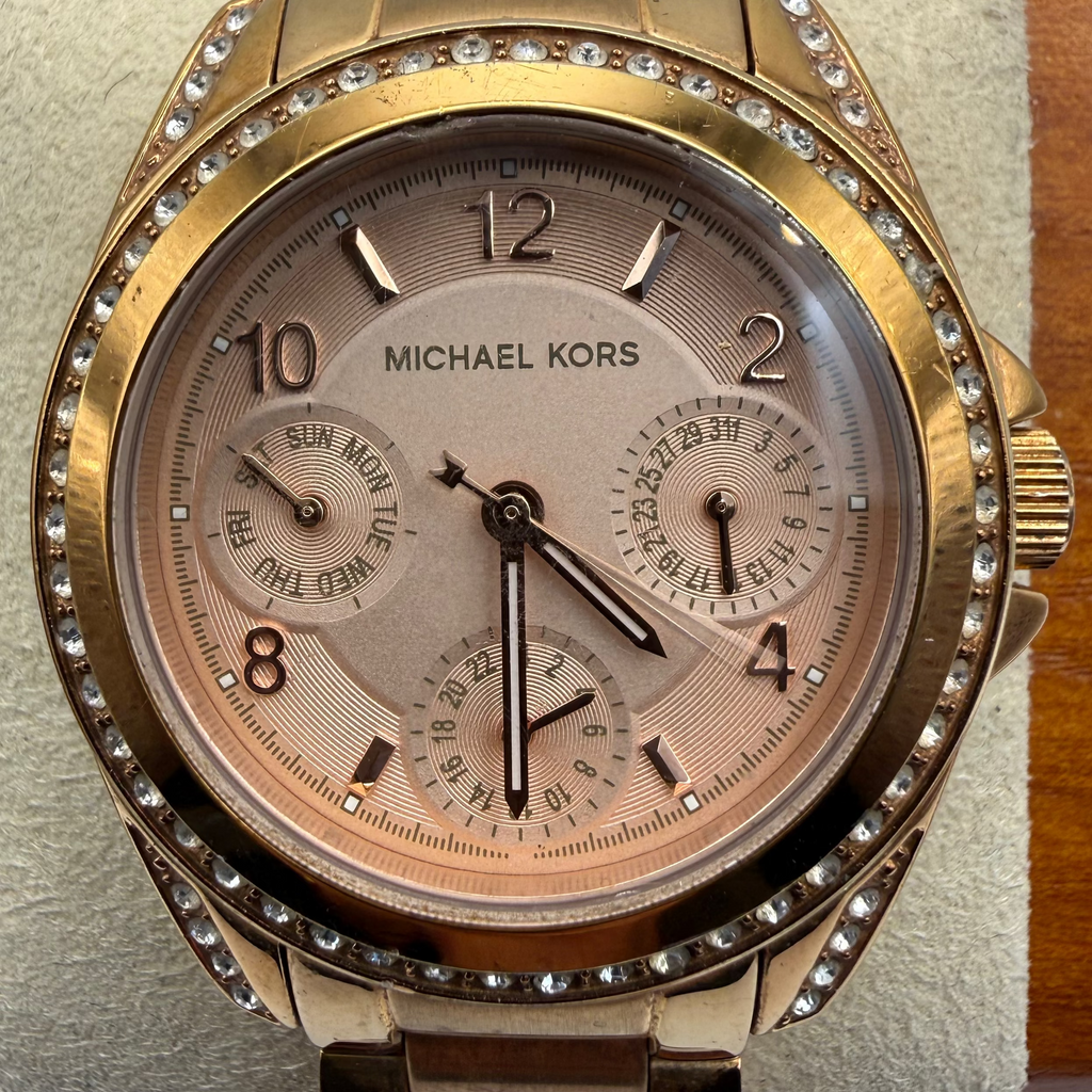 Michael Kors MK5613 Rose Gold Tone Crystal Set Ladies Watch 36mm (Fully Teste25.00