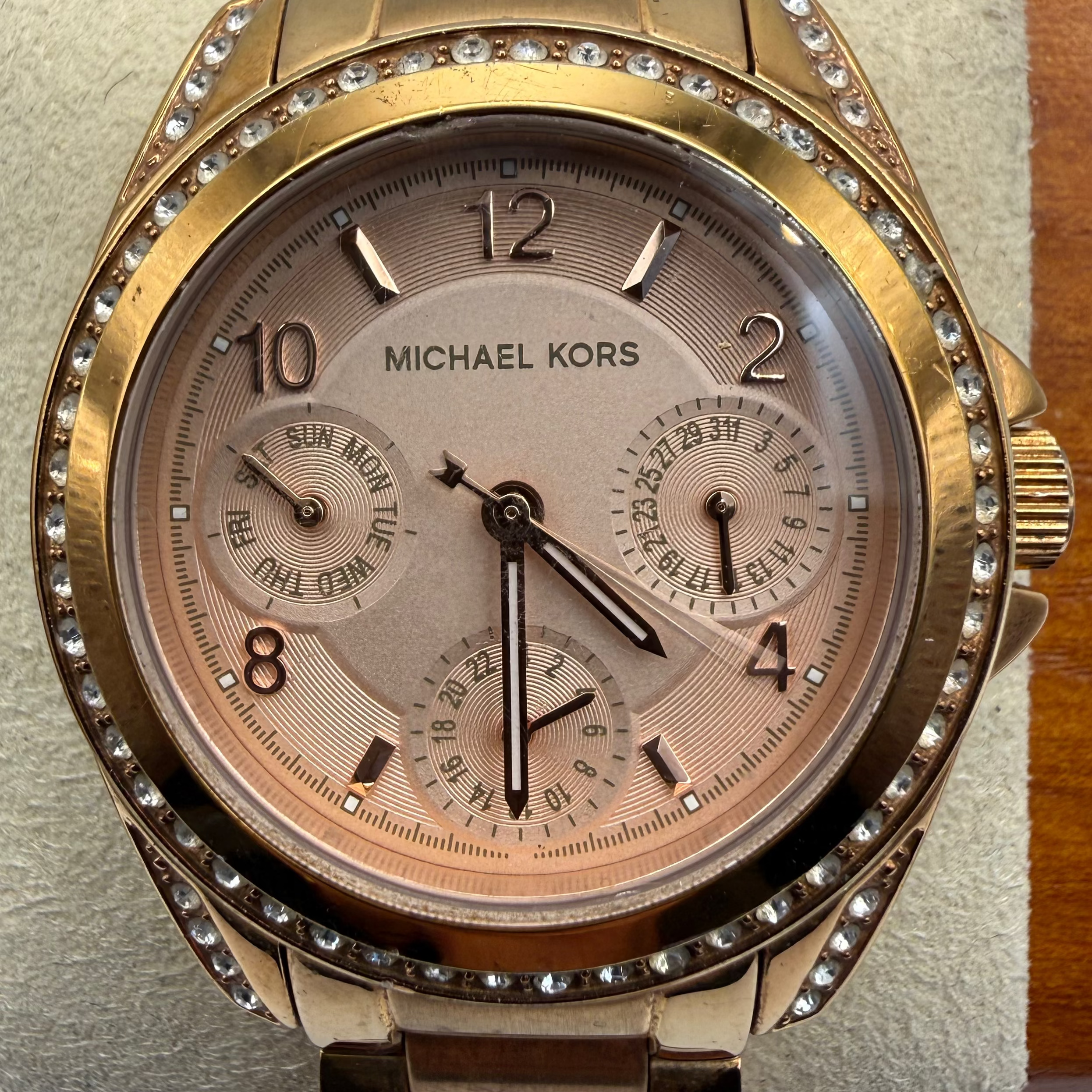Michael Kors MK5613 Rose Gold Tone Crystal Set Ladies Watch 36mm (Fully Teste25.00