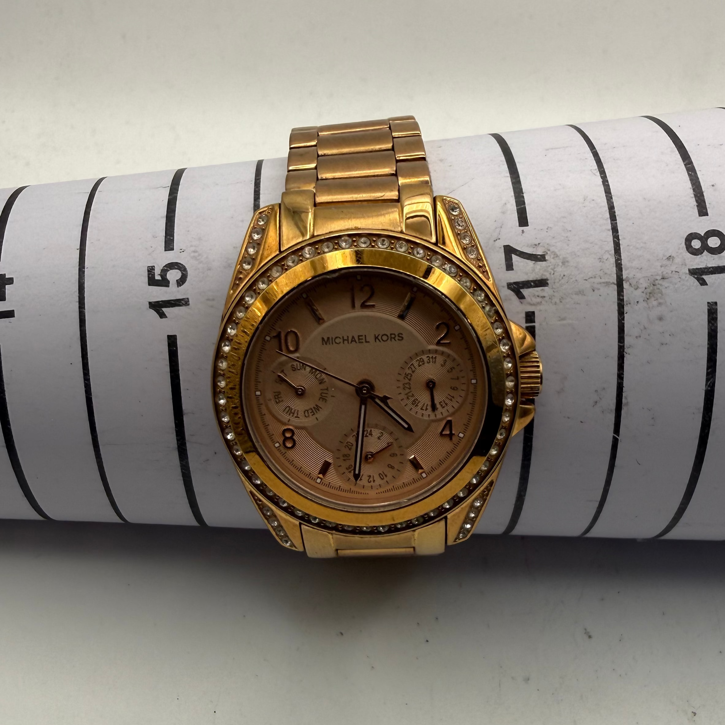 Michael Kors MK5613 Rose Gold Tone Crystal Set Ladies Watch 36mm (Fully Teste25.00