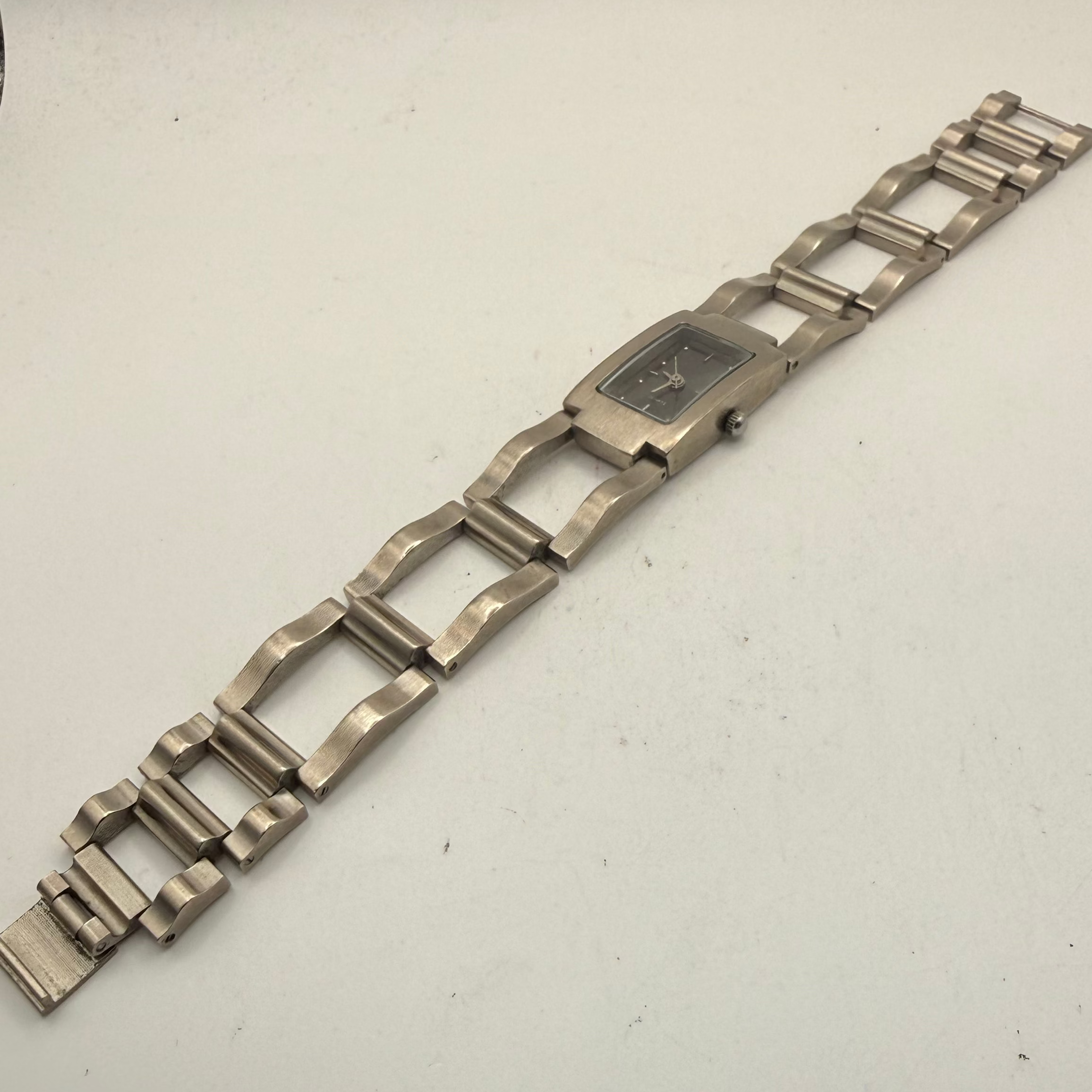 Ladies Quartz Bracelet Watch (Fully Tested and Working)- £10.00