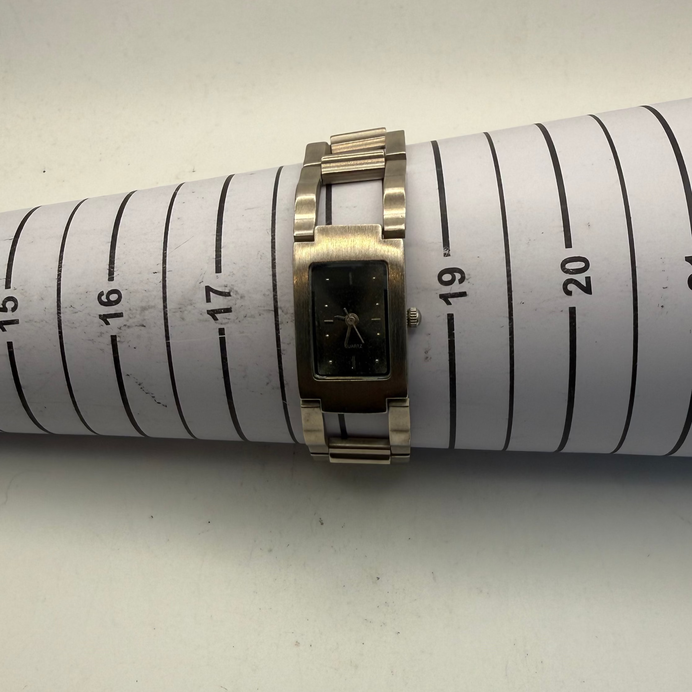 Ladies Quartz Bracelet Watch (Fully Tested and Working)- £10.00