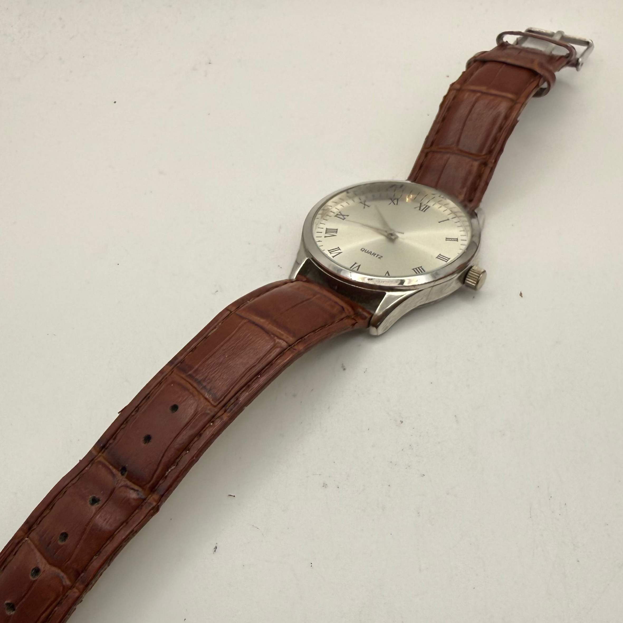 Classic Roman Numeral Quartz Dress Watch (Fully Tested and Working)- £20.00