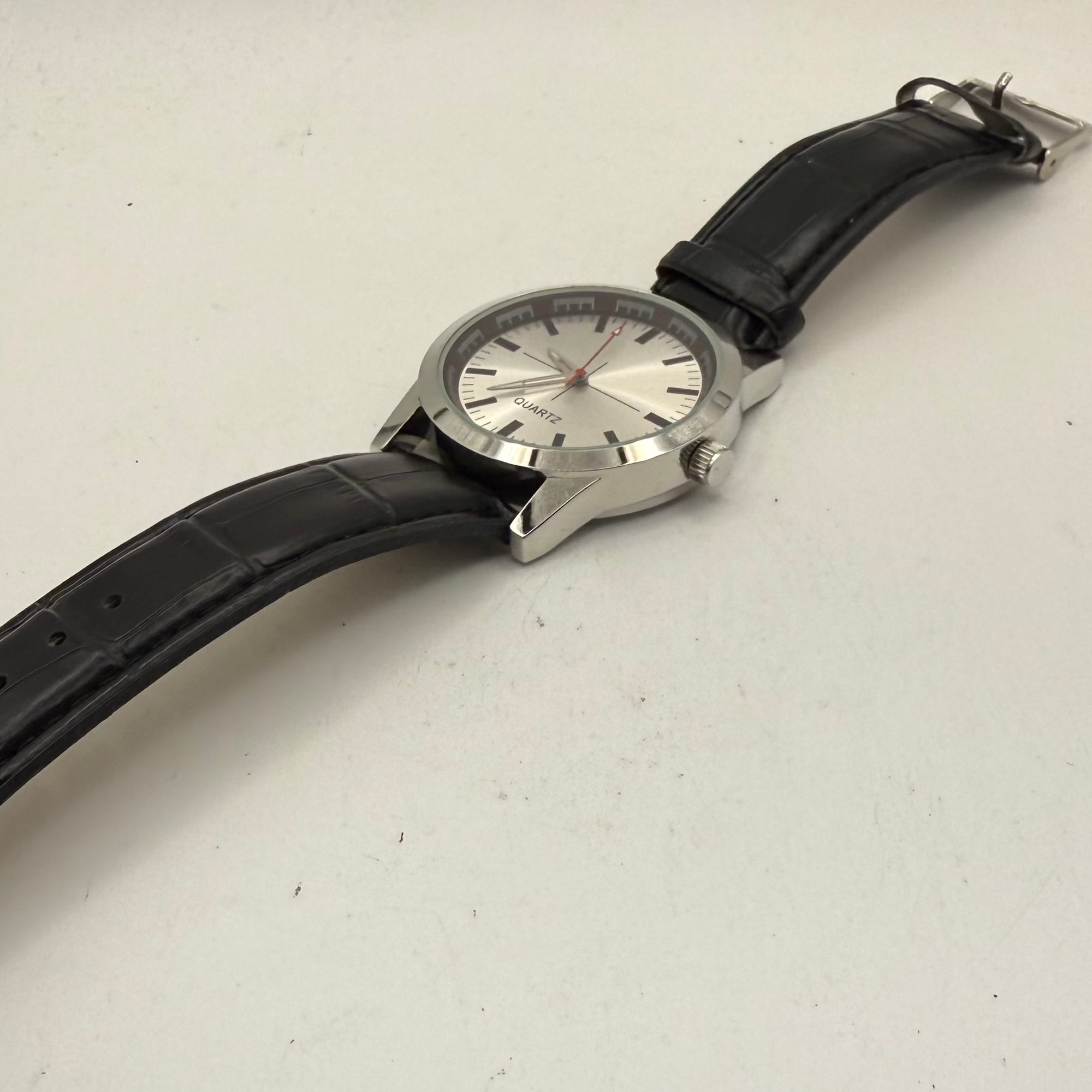 Sports Scene Quartz Watch – Silver Sunburst Dial- £19.99