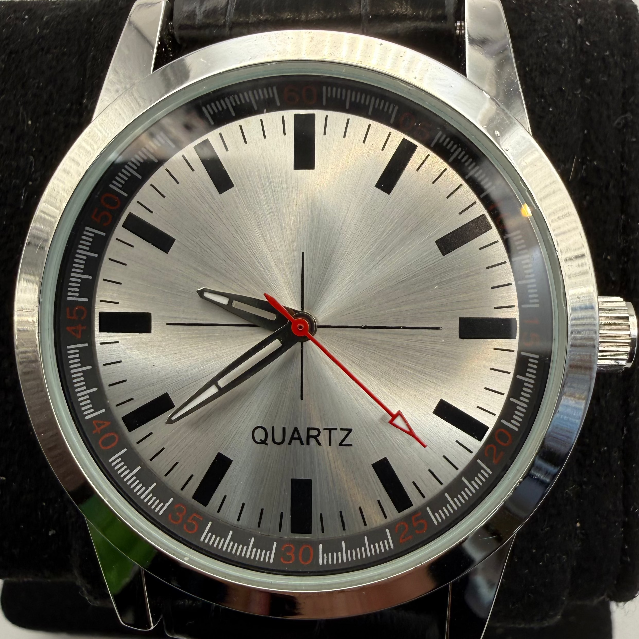 Sports Scene Quartz Watch – Silver Sunburst Dial- £19.99