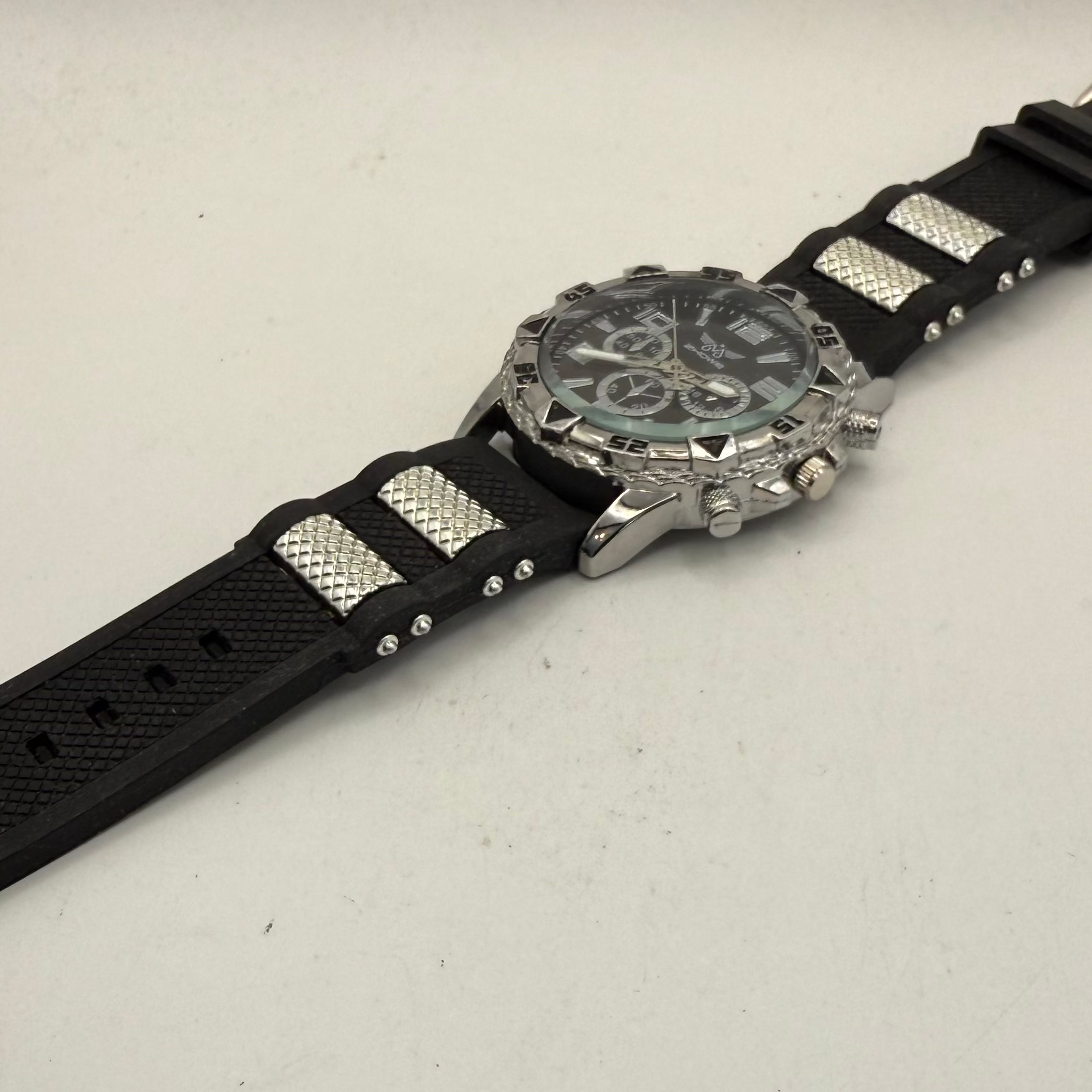 ZHOWE Men's Black Silicone Strap Sports Watch 49mm Boxed- £12.00