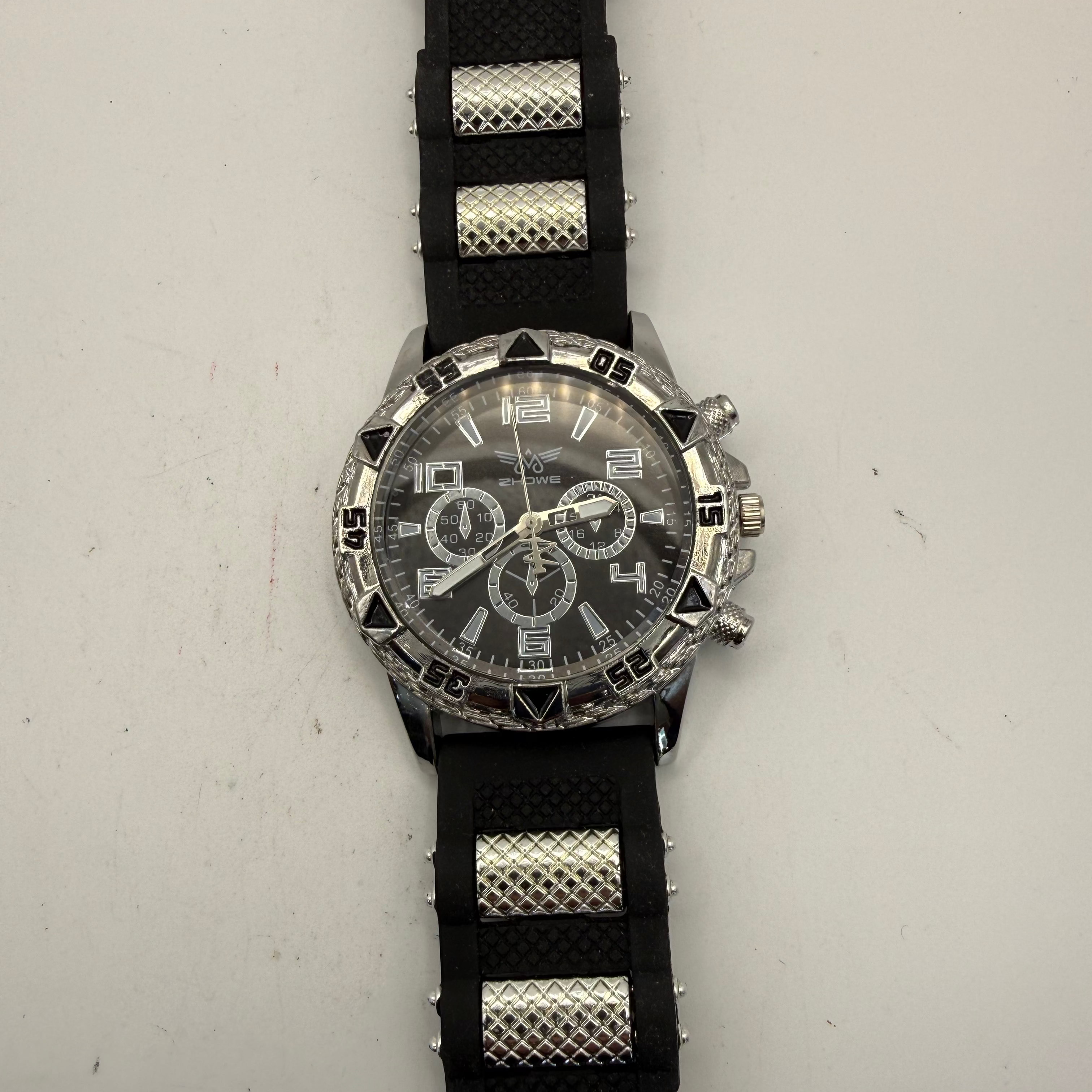 ZHOWE Men's Black Silicone Strap Sports Watch 49mm Boxed- £12.00