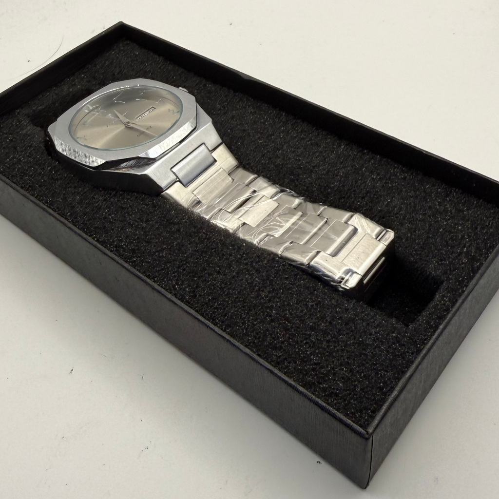 Poedagar Quartz Day-Date Watch- £45.00