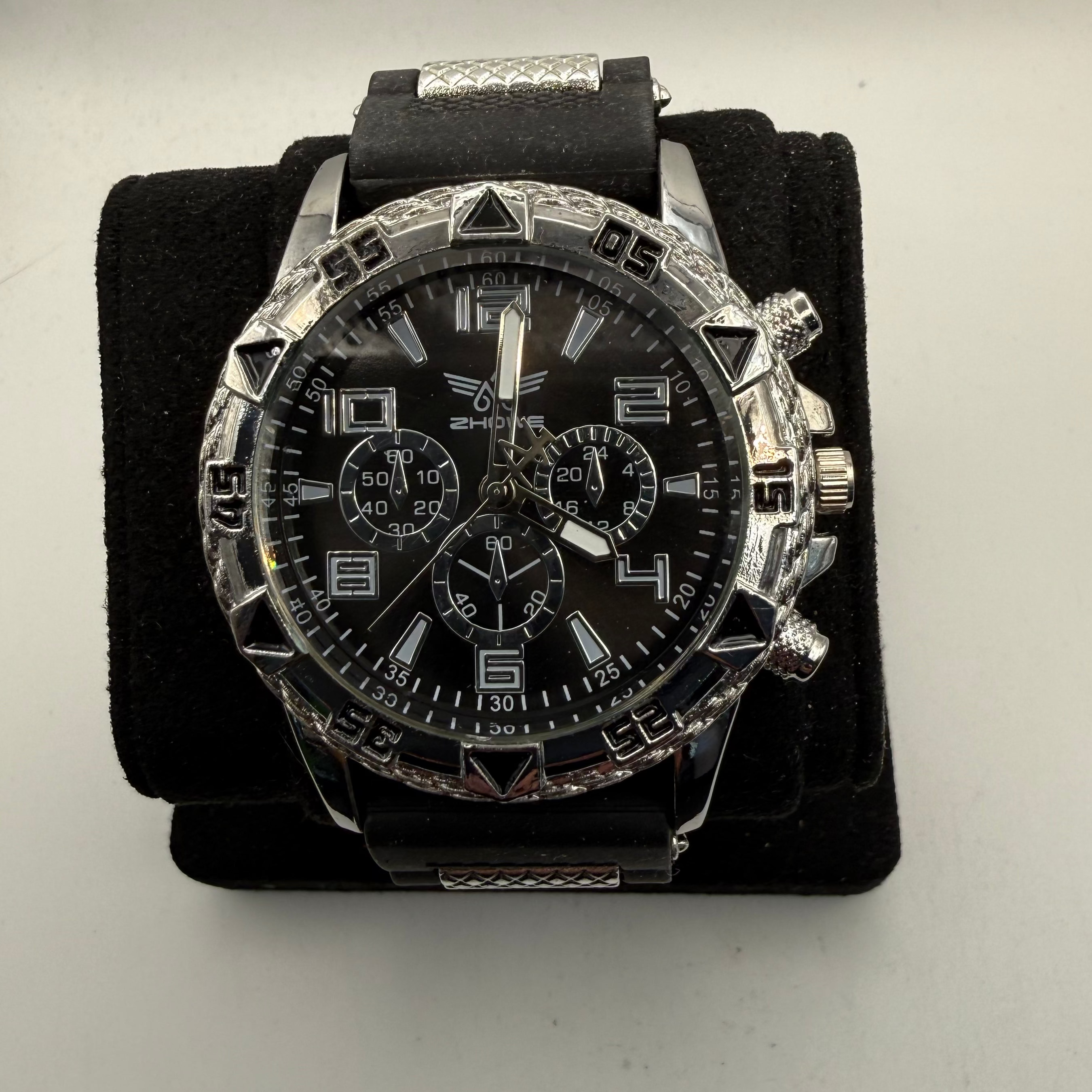 ZHOWE Men's Black Silicone Strap Sports Watch 49mm Boxed- £12.00